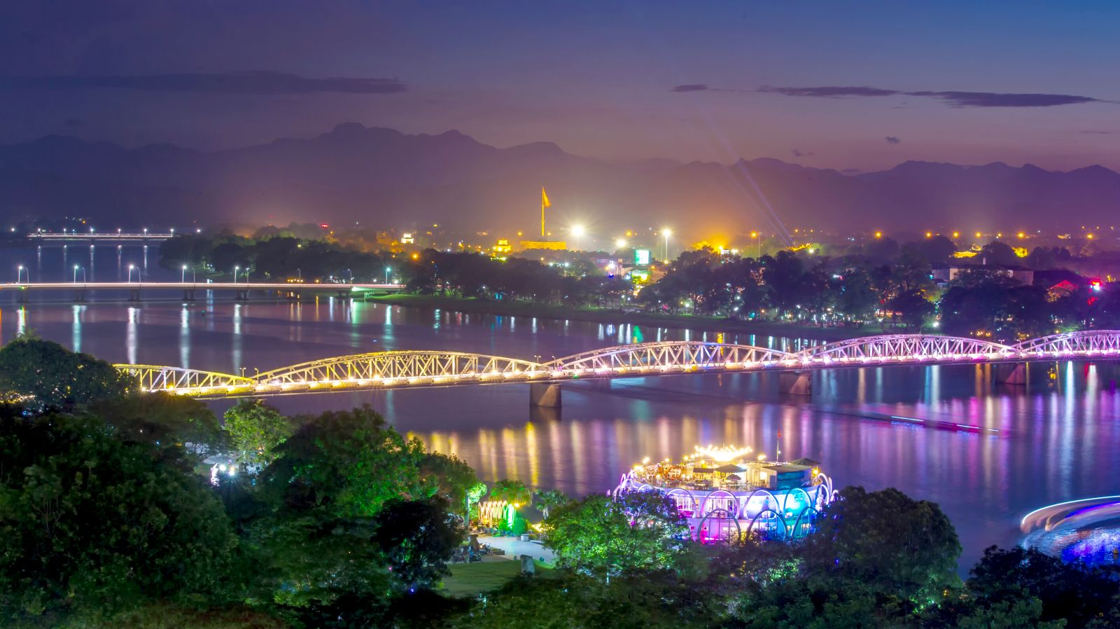 Sông Hương về đêm