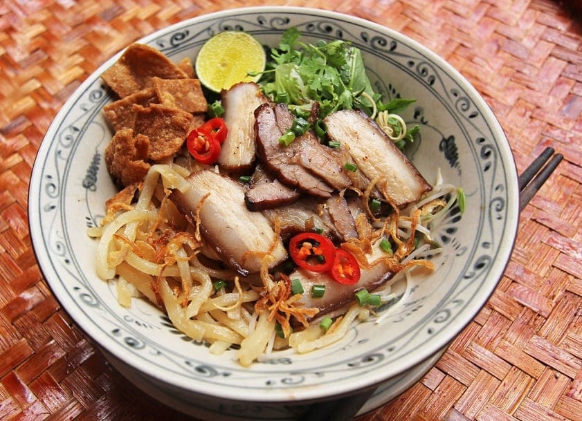 cao lầu đặc sản hội an