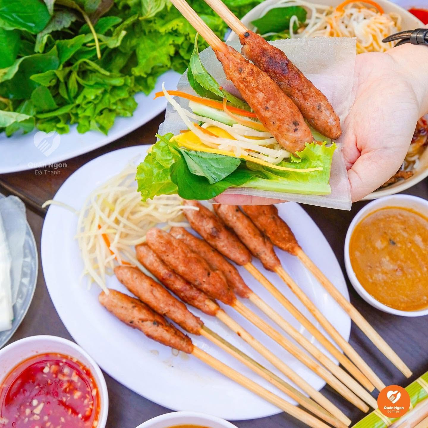 Nem lụi nướng than thơm phức