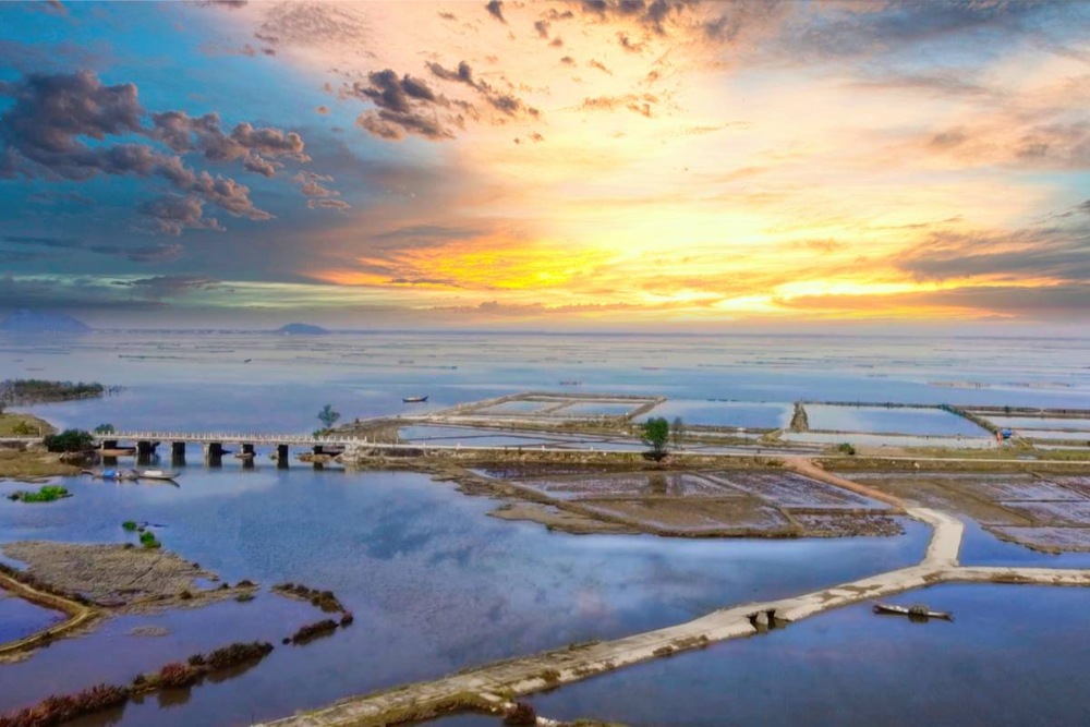 1 số địa điểm du lịch ở huế 30/4 