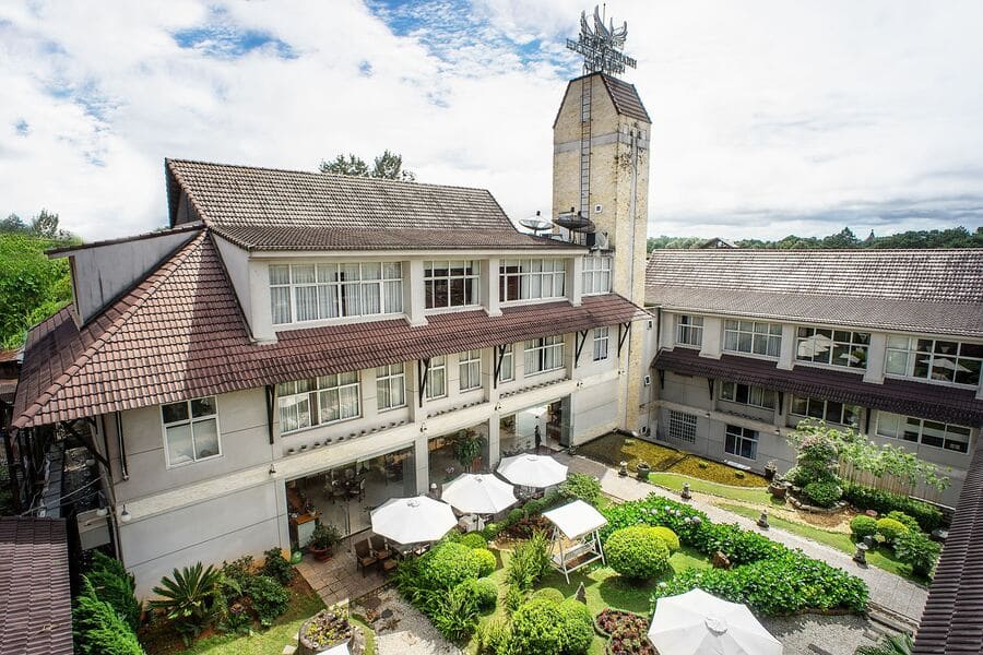 Muong Thanh Holiday Dalat - Khách sạn đối diện hồ Xuân Hương đầy hoa