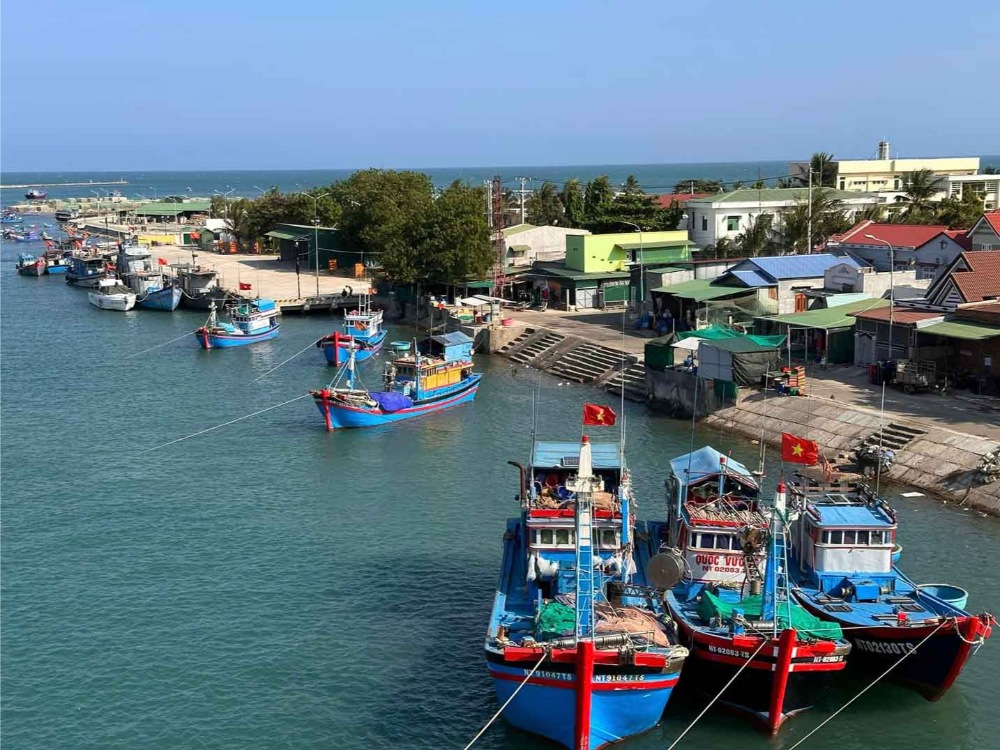 Làng chài Vĩnh Hy (Ninh Thuận) - Điểm đến hấp dẫn khách du lịch