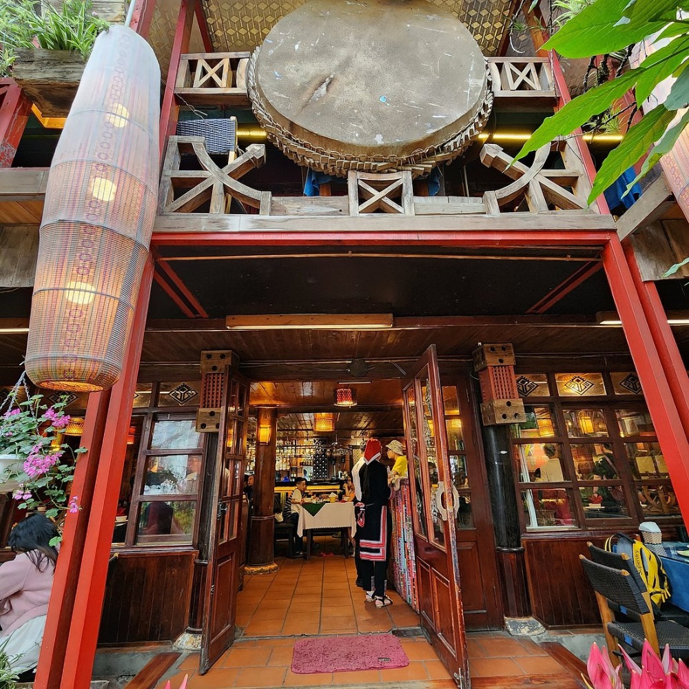 nhà hàng dao đỏ sapa