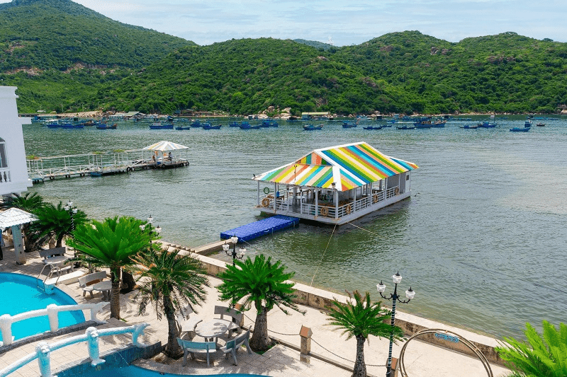 nhà hàng nổi resort vĩnh hy