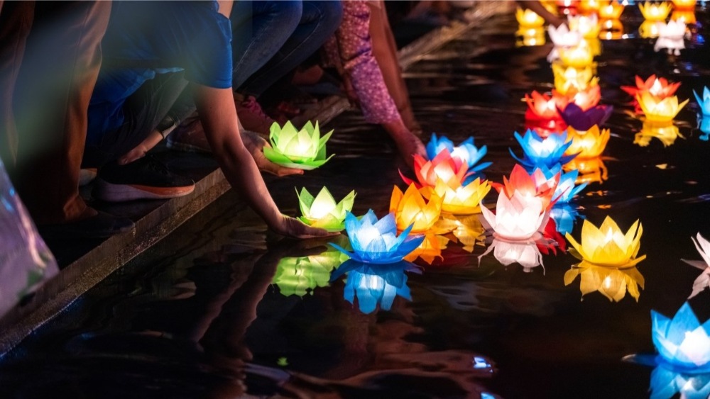 đi thuyền thả đèn hội an