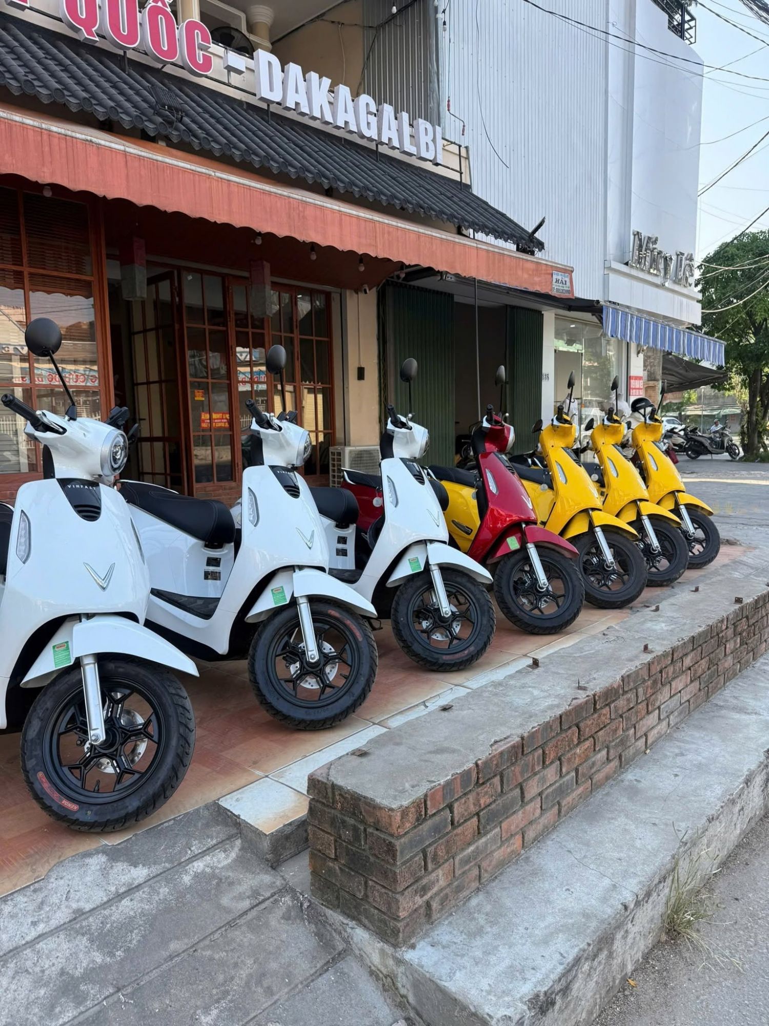 Xe máy điện nhỏ gọn là lựa chọn của nhiều du khách trong và ngoài nước