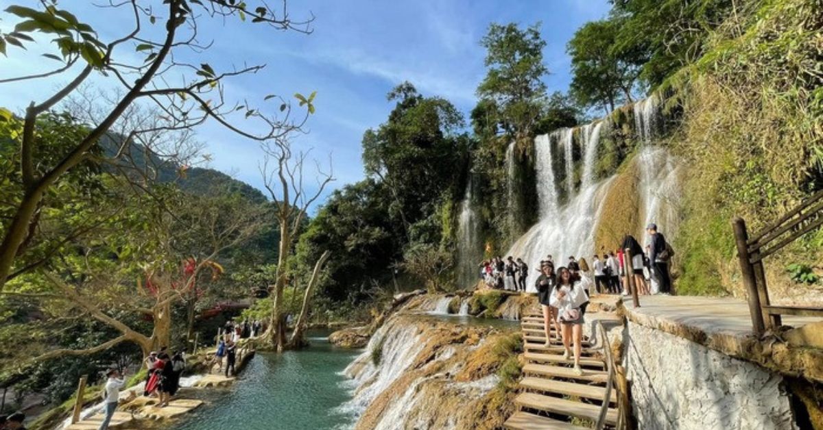 Mộc Châu - Thiên đường hoa giữa núi rừng: Check-in đồi chè, thác Dải Yếm và homestay mộc mạc